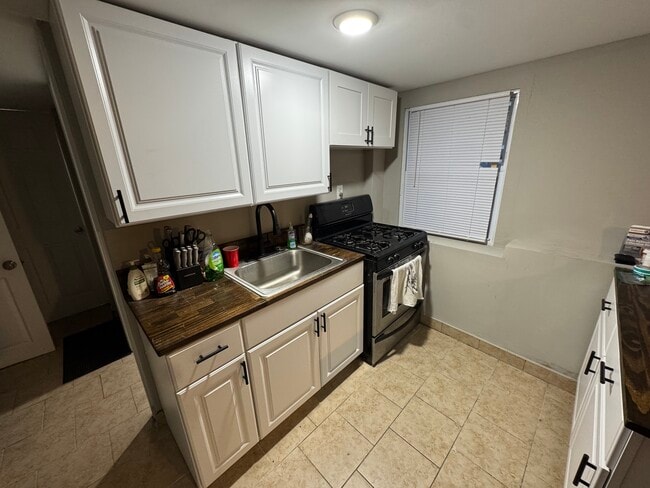 Photo - 4601 N Kasson Ave Unidad 1