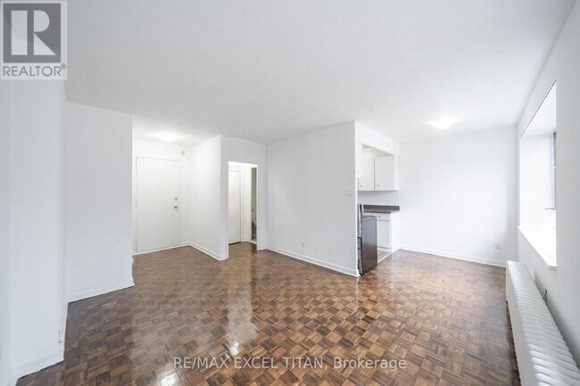 Photo - 2895 Bathurst St Unit 108