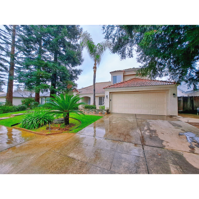 Photo - Stunning Large 4 Bedroom Home! Located Near Cedar & Nees!