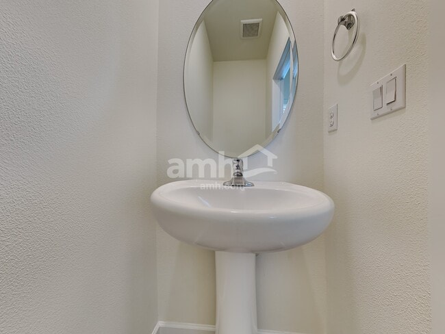 Photo - 1219 W 15th Ave