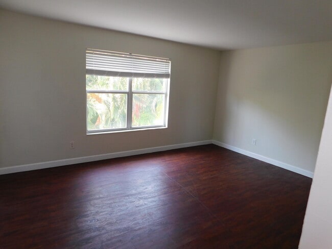 Photo - 741 Hummingbird Way Unit 4