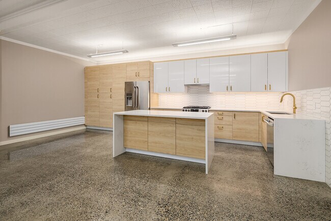 Photo - 2562 Dexter Ave N