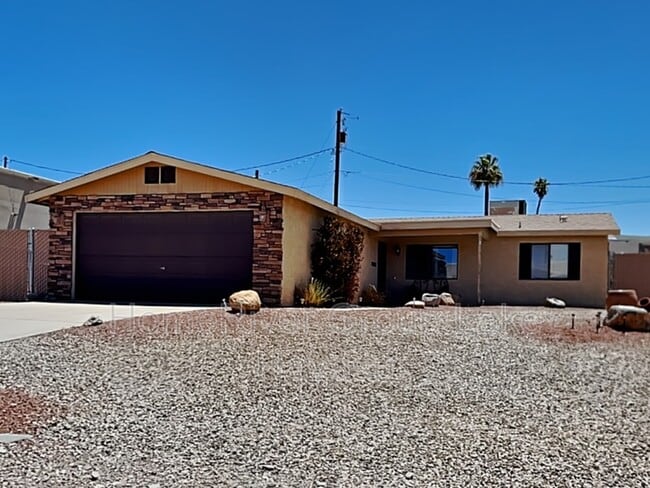 Building Photo - 2470 Huntington Dr Rental