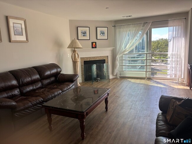 Photo - 133 Harbour Close Unit 133