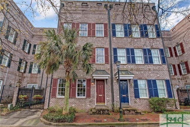 Building Photo - 411 E Hull St Rental