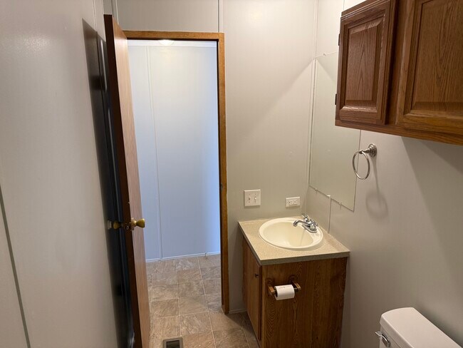 Photo - 13 James River Blvd