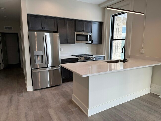 Photo - 106 E Erie St Unit 2B