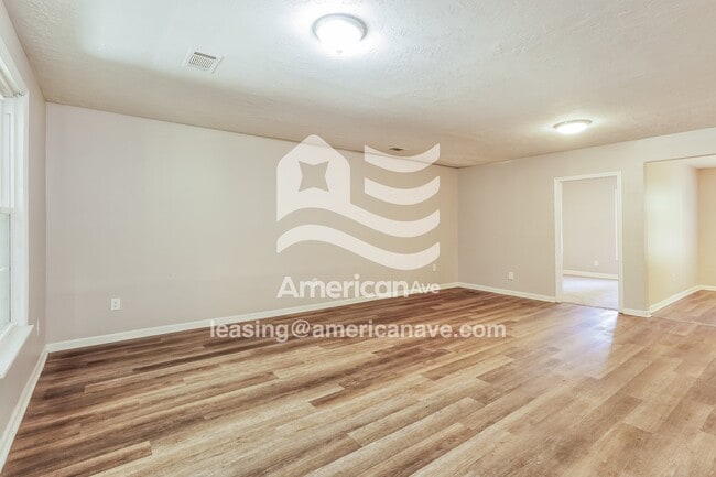 Photo - 664 Schroder Ave NE