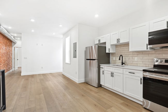 Building Photo - 5814 Chestnut St Rental