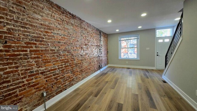 Photo - 108 Tree St Townhome