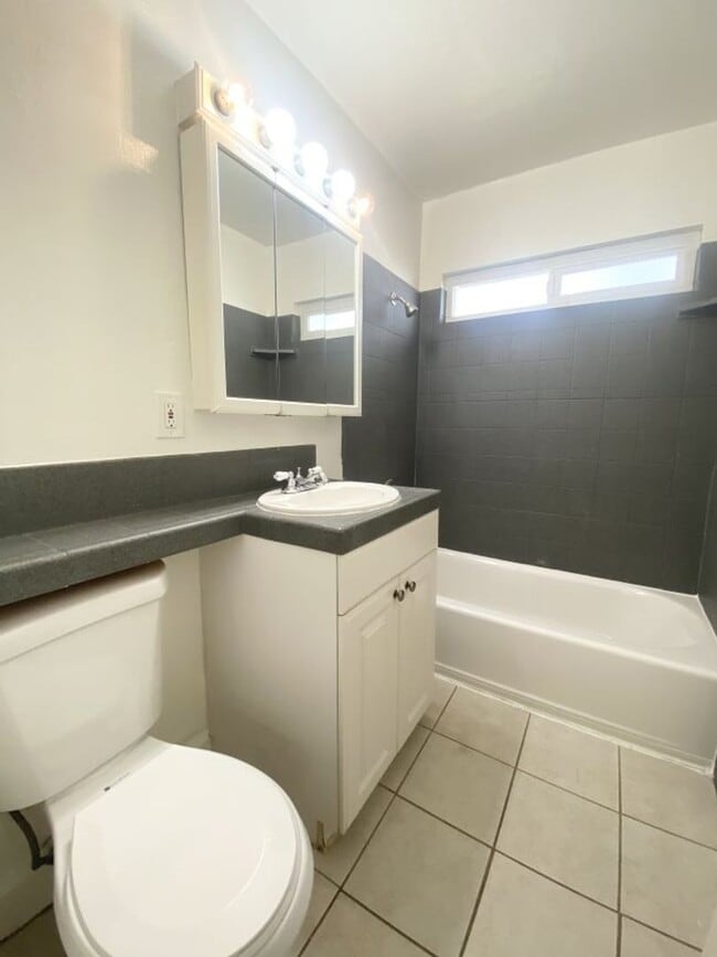 Photo - SDC T 1633-1639 Unit 1635