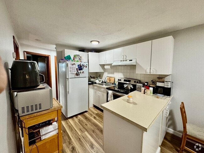 Building Photo - 211 Malden St Unit 4 Rental