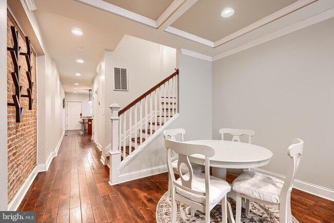 Photo - 1730 E Chase St