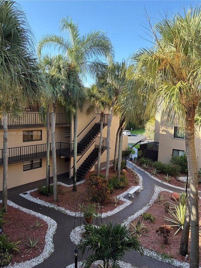 Photo - 10865 SW 112th Ave Unit 313