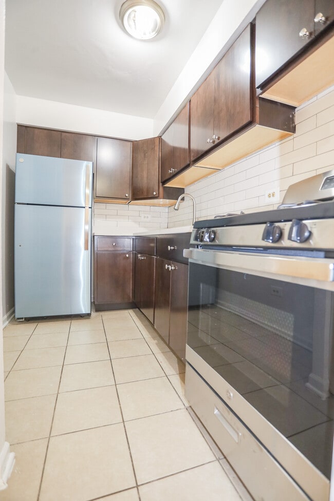 Building Photo - 1064 W Catalpa Ave Unit #520