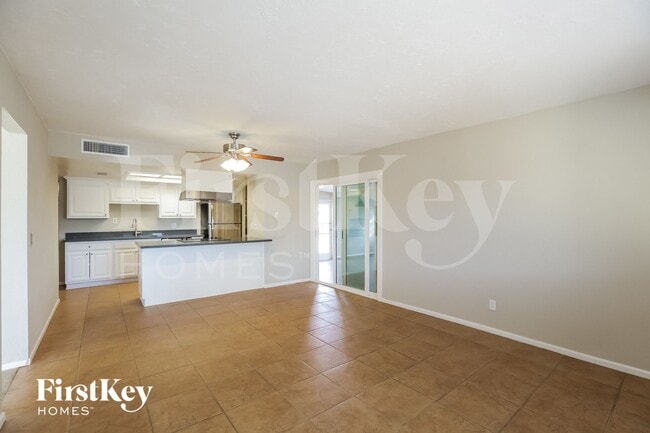 Photo - 402 E Dunbar Dr