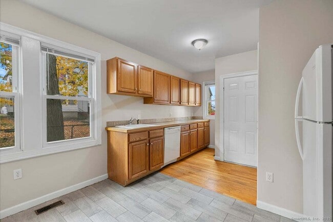 Photo - 39 Lander St Unit 3rd Floor