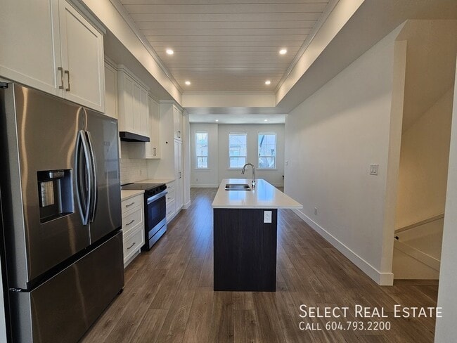 Photo - 8349 Hawthorn Rd