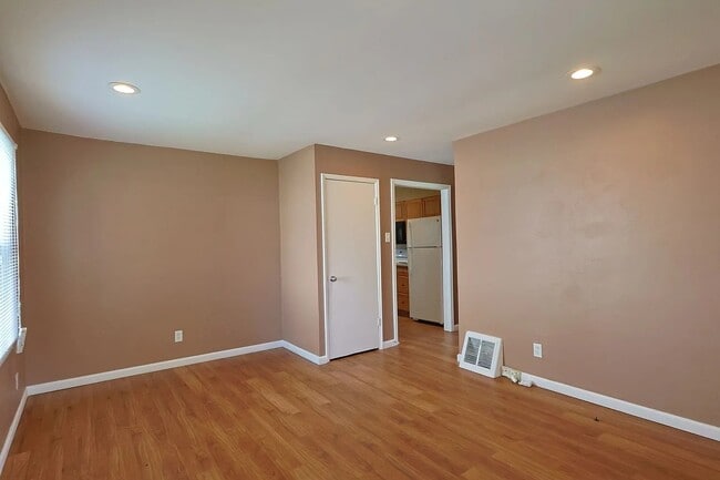 Photo - 325 Caithness Rd