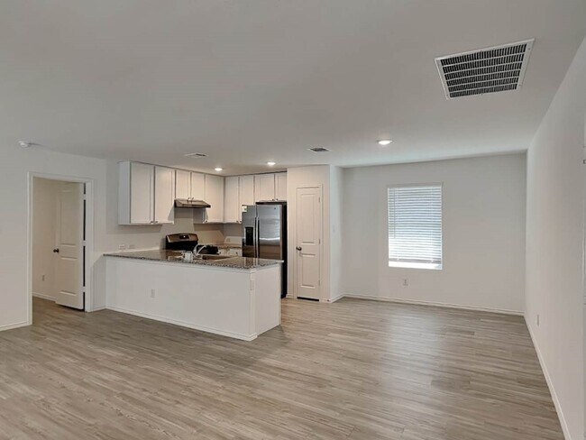 Photo - 4115 Southton Tarn