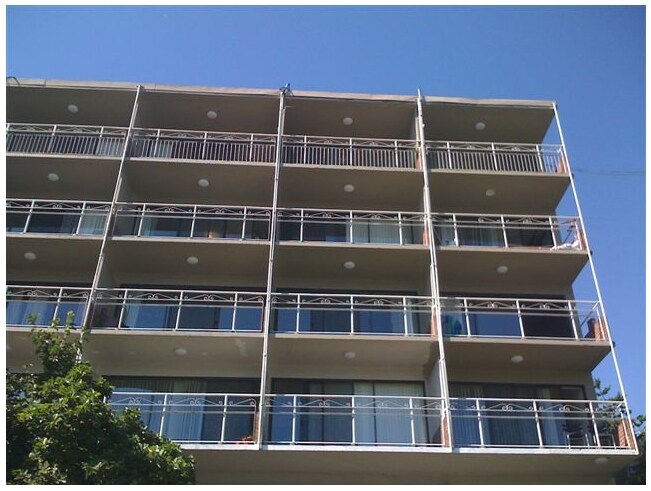 Photo - Lanai Apartments