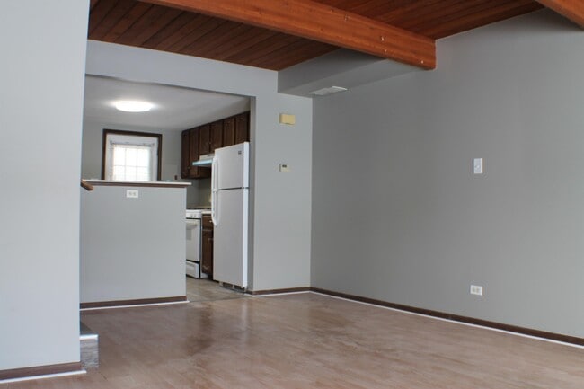 Building Photo - 485 Meadow Green Ln