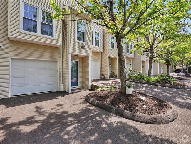 Building Photo - Waterbury Rental
