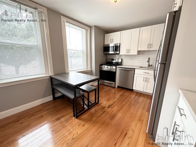 Building Photo - 39 Stillman St Unit 1 Rental