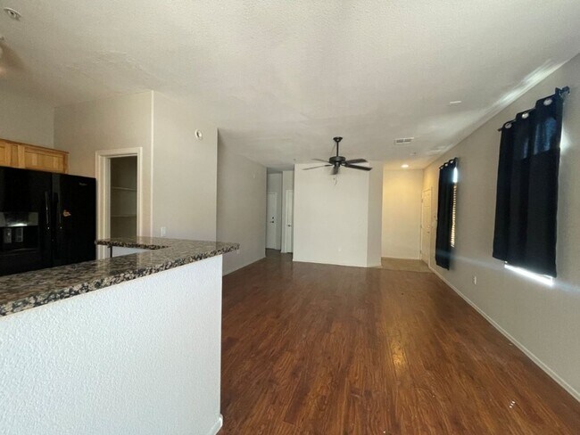 Photo - 2150 W Alameda Dr Unit 1