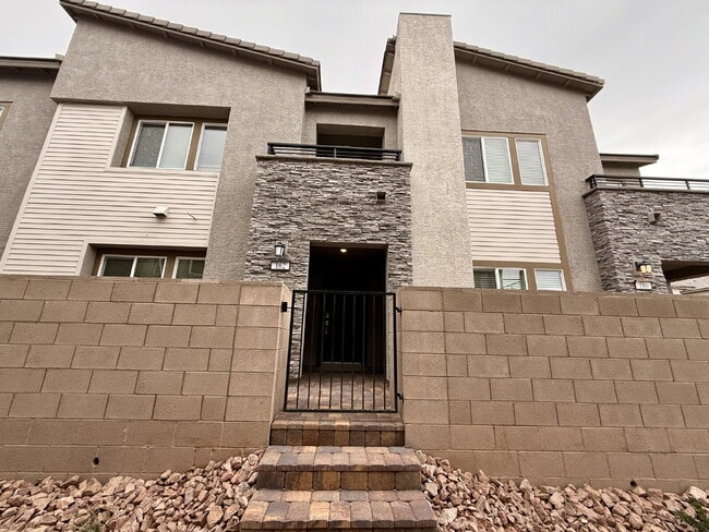 Building Photo - 3 BED 2.5 BATH 2 BALCONY 2 CAR GARAGE TOWNHOUSE IN HENDERSON FOR RENT!!