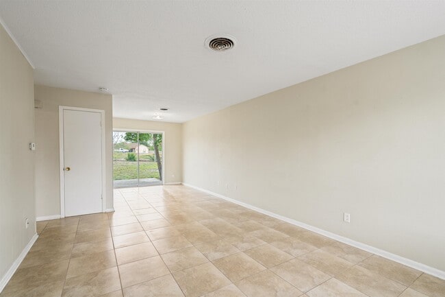 Photo - 706 W 10th St