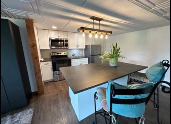 4 Van Ave Unit 4 Van