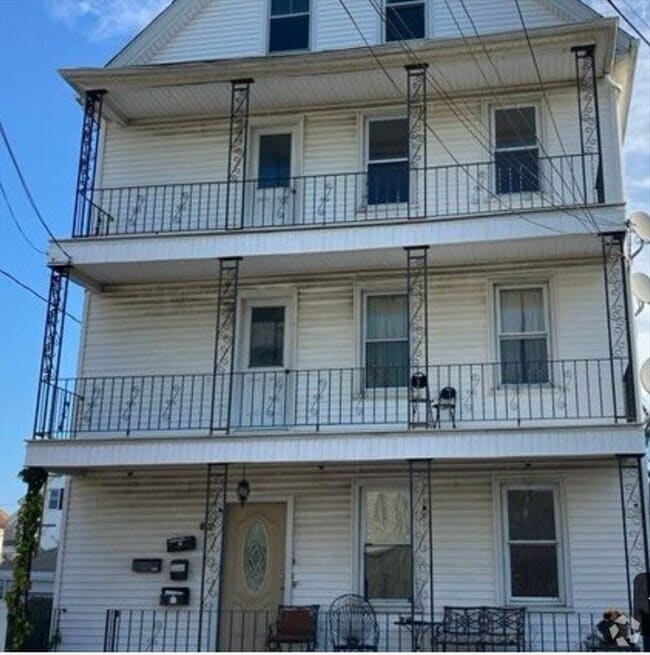 Building Photo - 82 Crapo St Unit 3 Rental