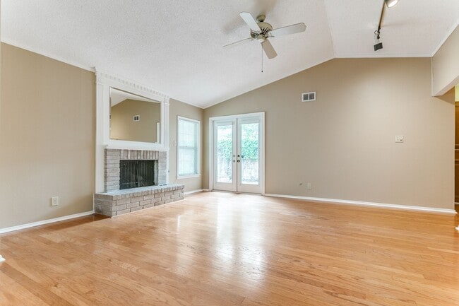 Photo - 4-BEDROOM IN BLOSSOM PARK