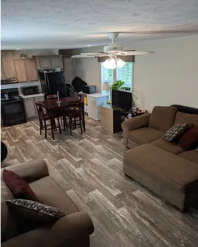 Photo - 255 Greenview Cir