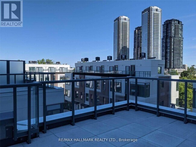 Photo - 1010 Portage Pkwy