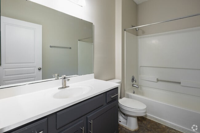 2BR, 2BA - 1,104SF - Primary Bathroom