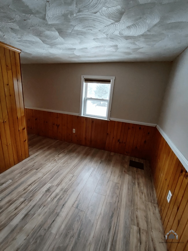 Photo - 328 N Pond Rd