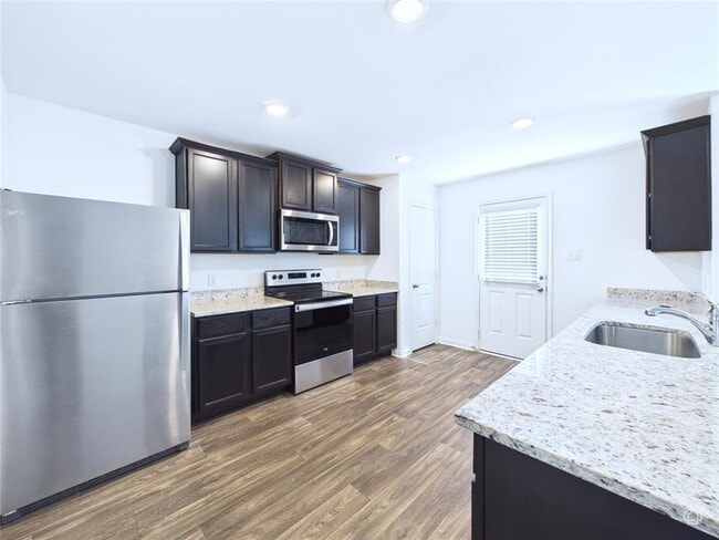 Photo - 525 Riverdale Dr