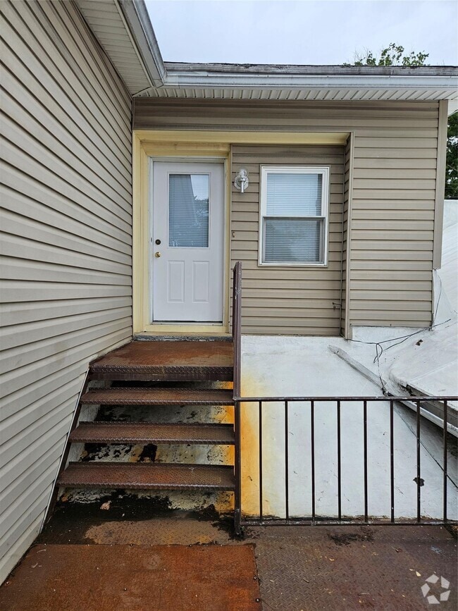 Building Photo - 1298-1304-1304 Rte 9W Rental