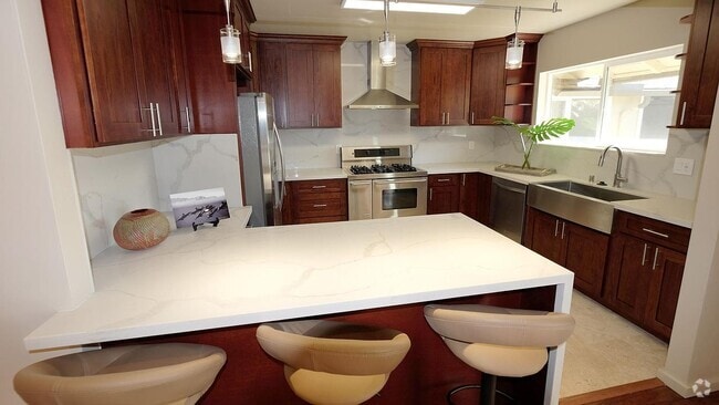 Building Photo - 4720 Aukai Ave Rental