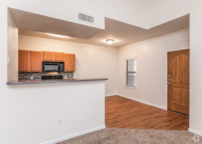 2BR, 1BA 934SF