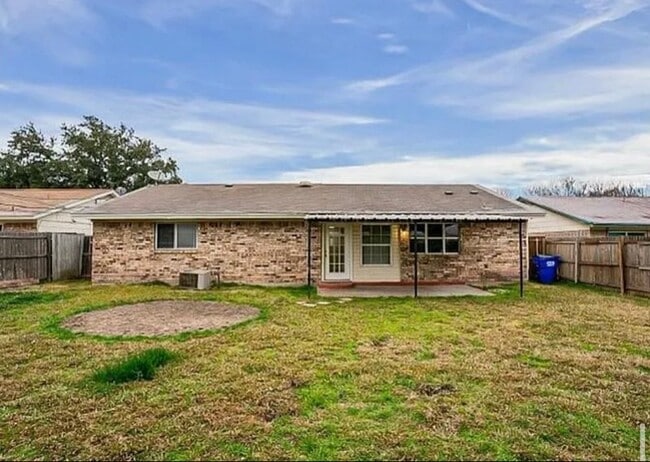 Photo - 423 Southlake Dr