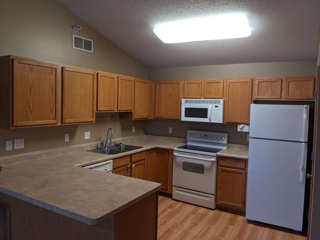 2 bedroom, 2 bath condo in North Liberty - 2 bedroom, 2 bath condo in North Liberty Unit 201