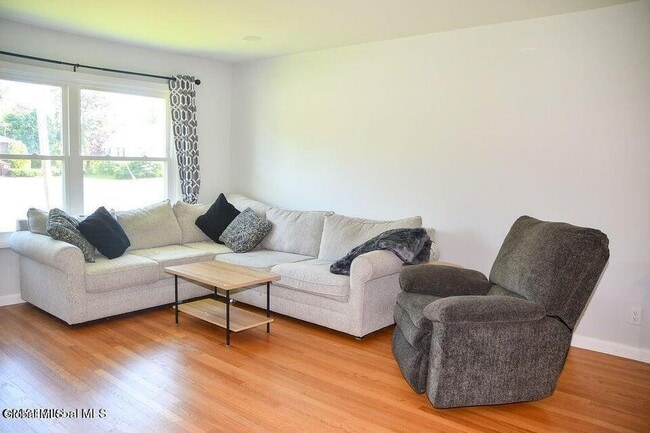 Photo - 20 Marie Pkwy