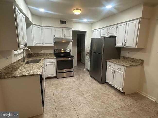 Photo - 39 Innisbrook Ln