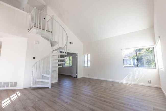 Photo - 47 Clover Ln