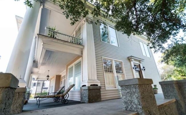 Photo - 407 N Moody St