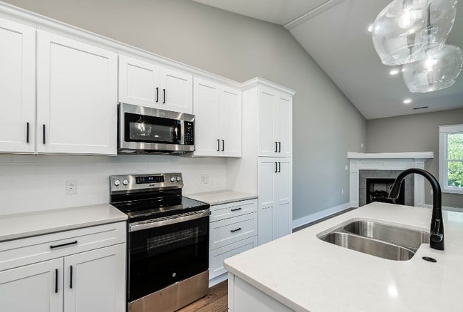 Photo - 606 Bittersweet Trl