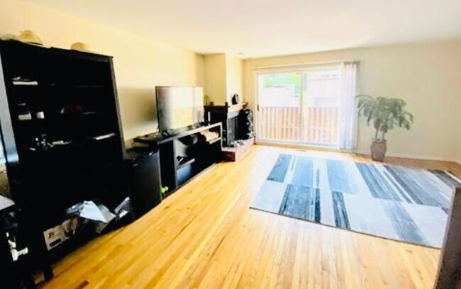 Photo - 1034 W Diversey Pky